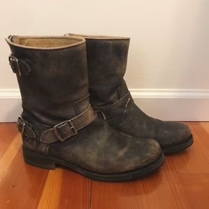 Frye Veronica Back Zip (short)